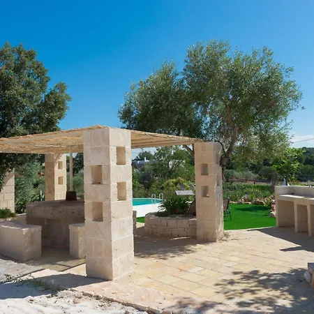 Trulli Dei Ciclamini Locorotondo