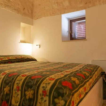 Trulli Dei Ciclamini * Locorotondo