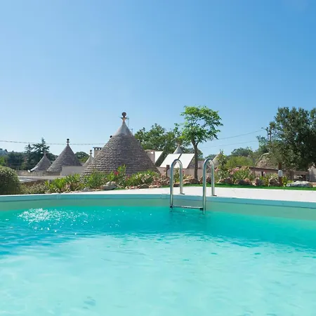 Trulli Dei Ciclamini * Locorotondo