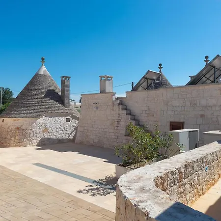 Trulli Dei Ciclamini Locorotondo